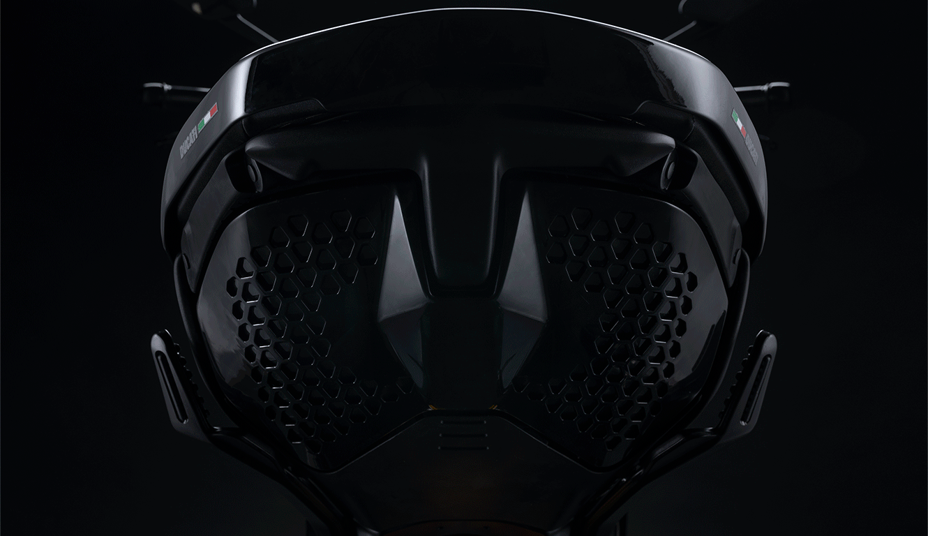 Diavel-V4-Stop-editorial-img-wide-1330×768